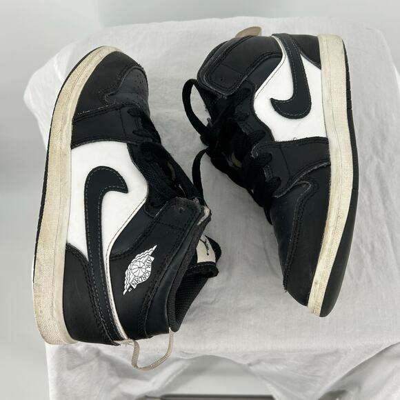 Youth Black White Air Jordan Retro 1 Mid 'Off Noir Toe' Sneakers Shoes Sz 2.5M - Picture 4 of 8